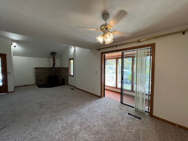 Building Photo - E Court Duplex