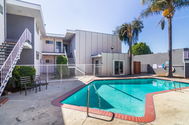 Building Photo - 8601 Balboa Blvd