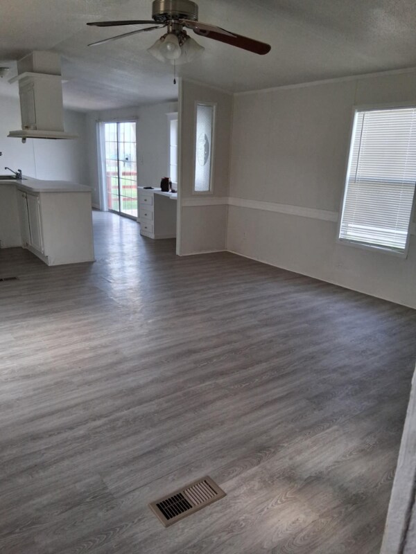 Building Photo - 305 S Amy Ln