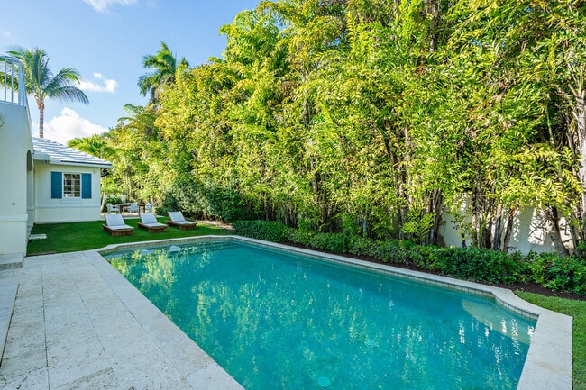 Building Photo - 233 El Pueblo Way