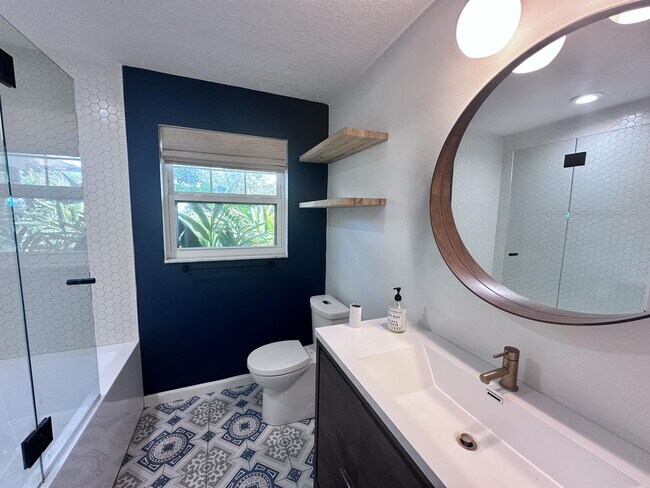 Building Photo - 1422 Byram Dr