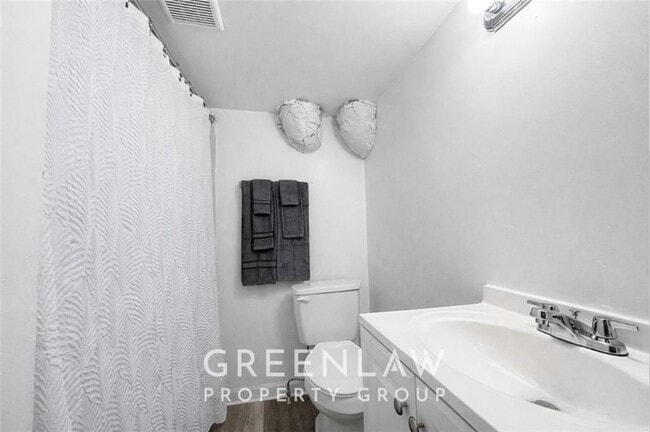 Building Photo - 1944 Lyle Ave