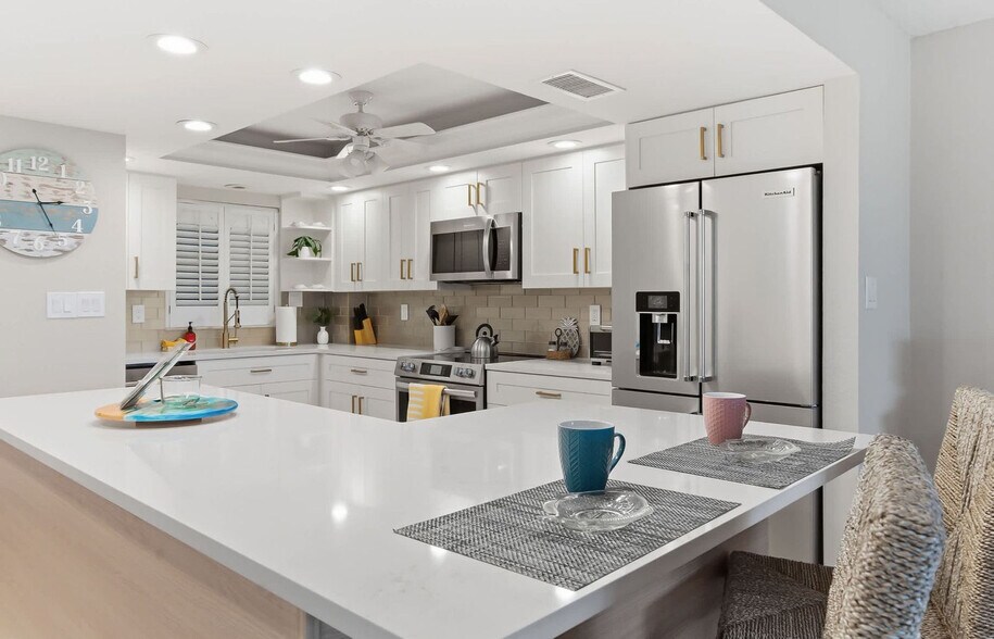 Building Photo - 853-899-899 Beach Rd