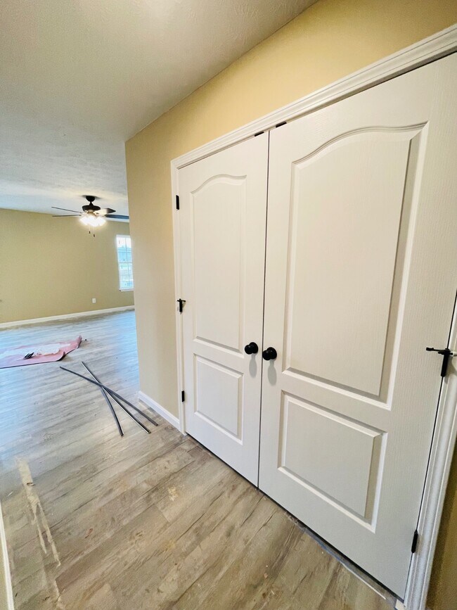 Building Photo - 106 Diane Ct