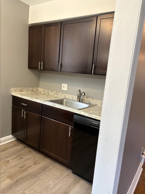 Building Photo - 1121 Gleneagle Rd