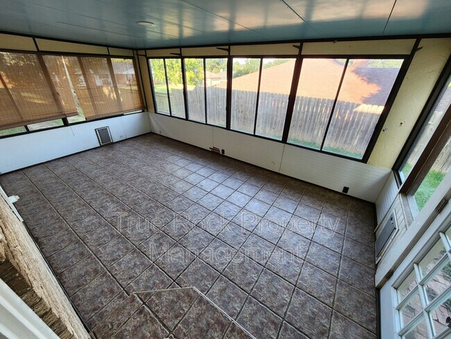 Building Photo - 329 S Morrison Dr