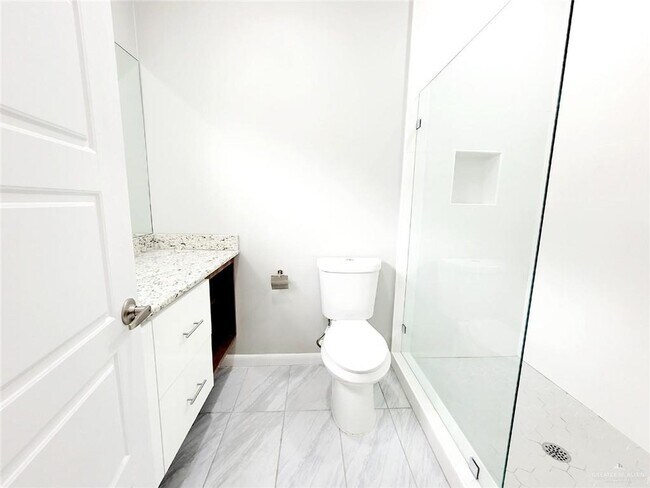 Building Photo - 3803 Las Vistas Ln