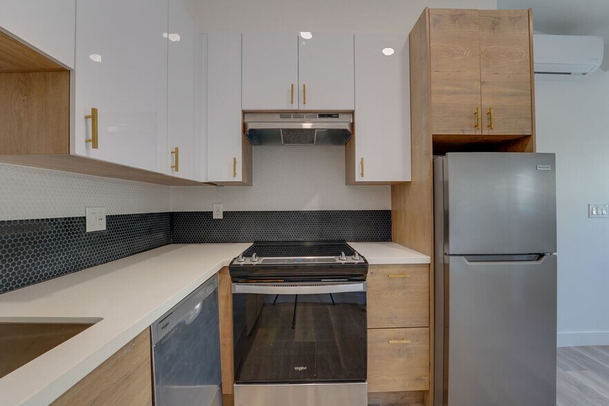 Building Photo - The Leland – Luxury Interiors. Coastal Energy. Fully Pet-Friendly Living in La Jolla.