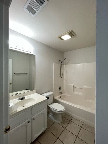 Building Photo - 7646 Quorum Dr