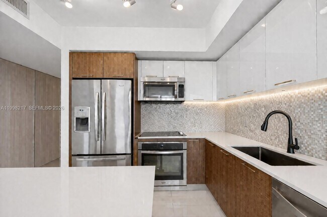 Building Photo - 5252 NW 85th Ave