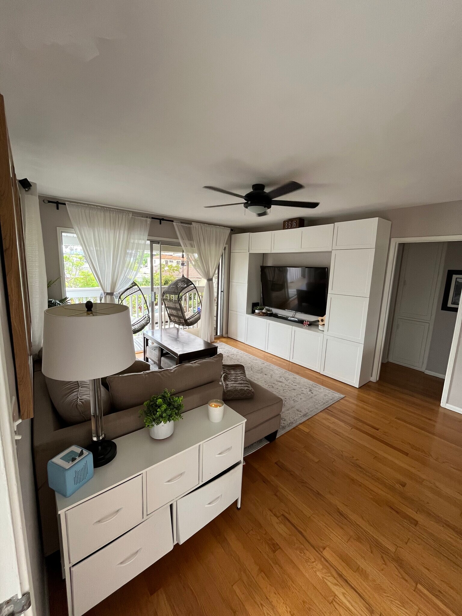 Building Photo - 1818 Carmelina Dr