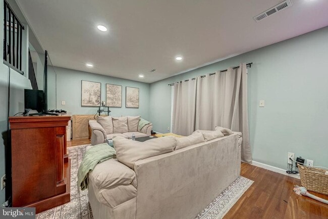 Building Photo - 300 Reneau Way