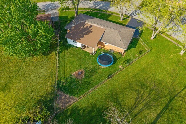 Building Photo - 3611 Bahama Dr