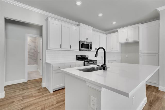 Building Photo - 260 Lakeside Dr