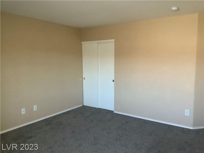 Building Photo - CHARMING SPLIT LEVEL HOME. FEATURING OPEN FAMILY ROOM