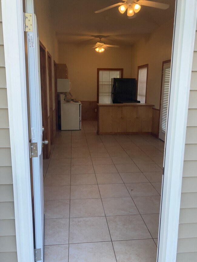 Building Photo - 174 Golden Meadow Dr