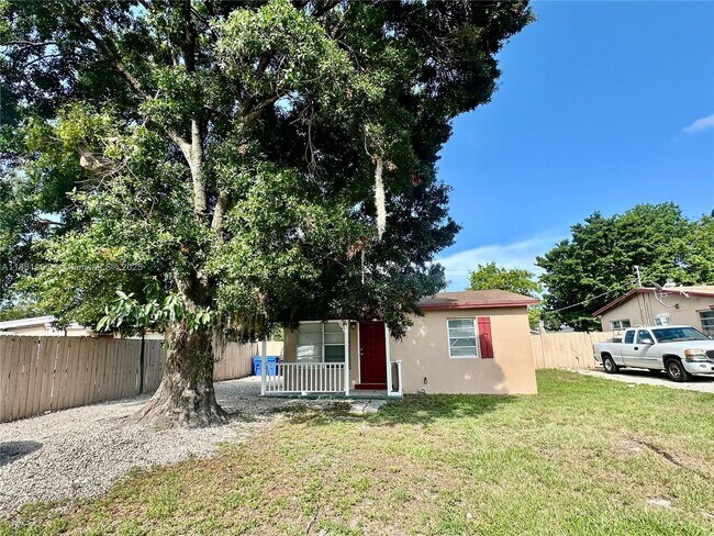 Primary Photo - 820 NW 4th Ave