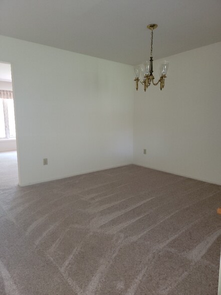 Building Photo - 335 Colgate Ln