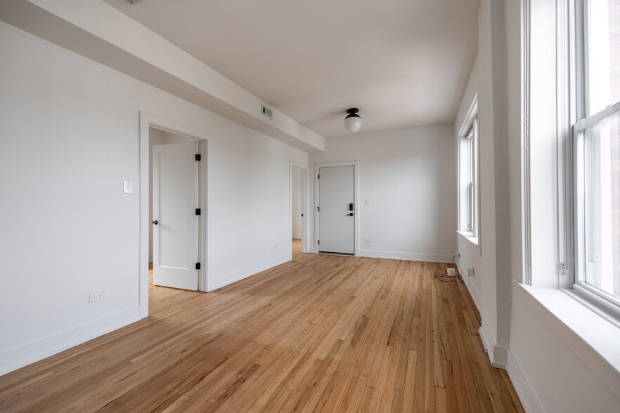 Building Photo - 3051 W Medill Ave