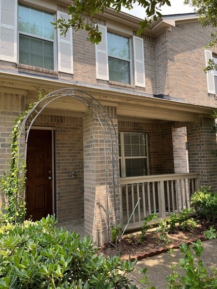 Building Photo - 15202 Lynford Crest Dr