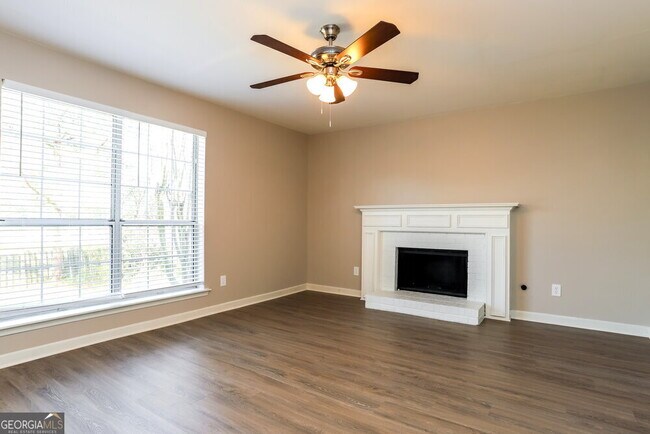 Building Photo - 3721 Riverside Pkwy