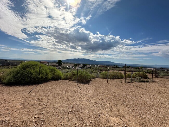 Building Photo - 808 7th St NE