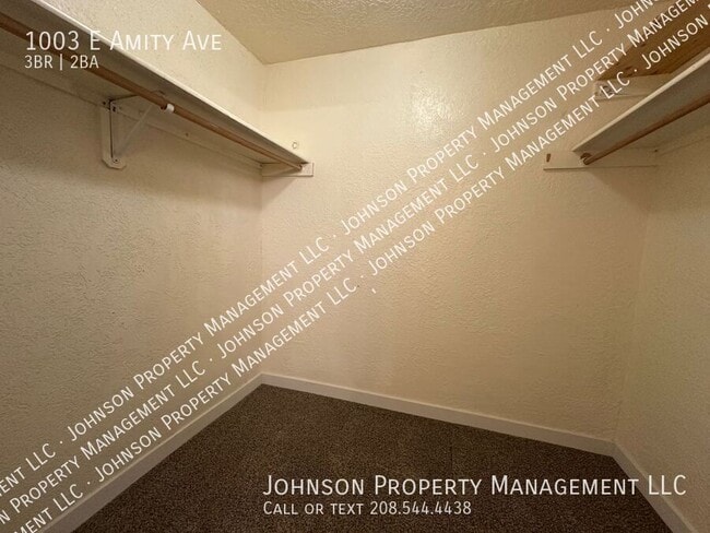 Building Photo - 1003 E Amity Ave