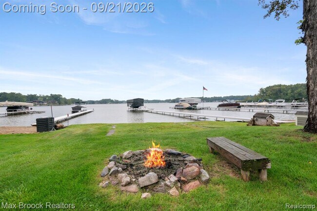 Building Photo - 4151 Bluebird Dr