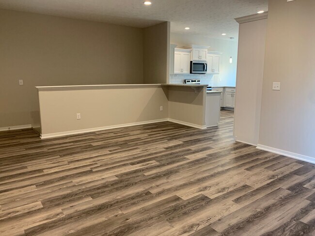 Building Photo - Brand New 2 bed/2.5 bathroom townhome in S...