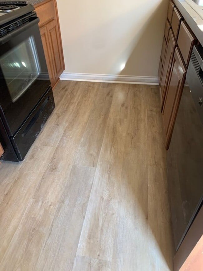 Building Photo - Spacious 3 bedroom townhouse in Dove Creek Subdivision!        20260504