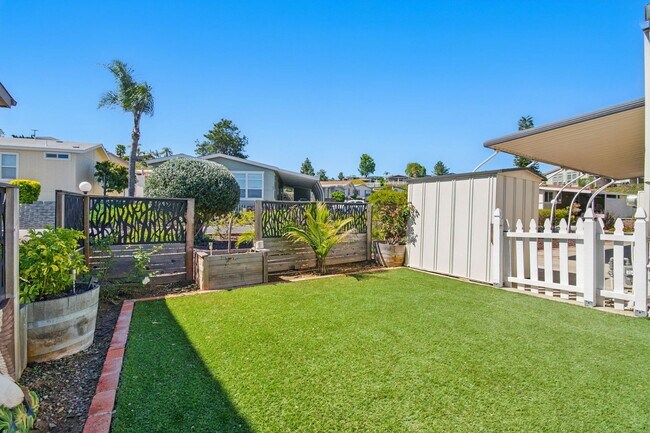 Building Photo - Highly Desirable Double Wide 55+ Home in Rancho Escondido!