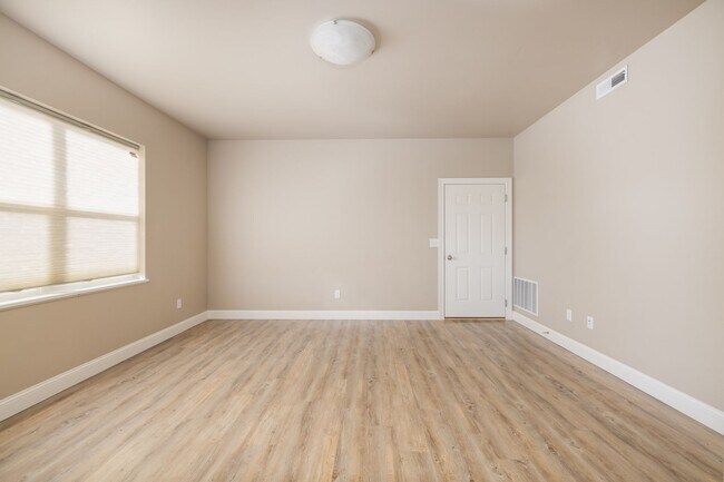 Building Photo - Newer 2 bedroom condo for rent!
