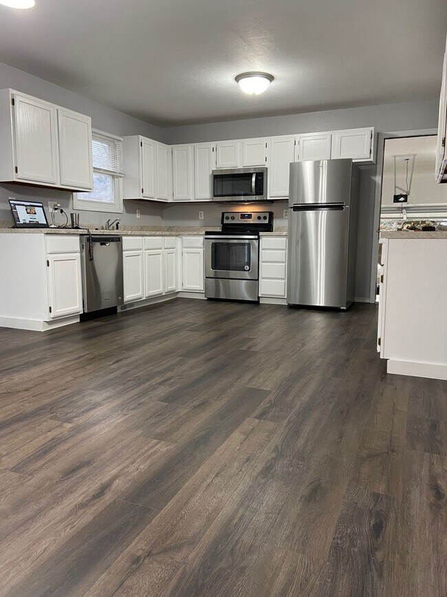 Building Photo - Single Family Home in Branson