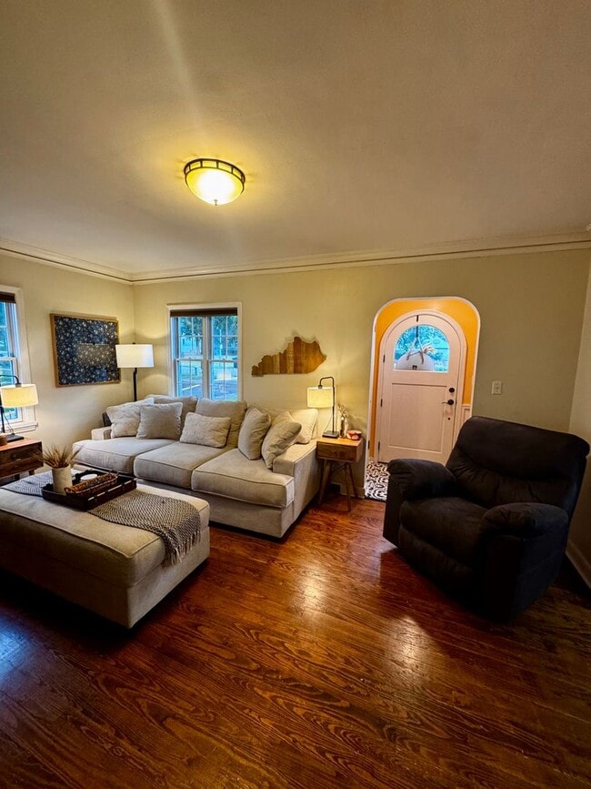 Building Photo - Adorable Home For Rent!