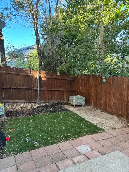 Building Photo - 4011 E Village Cir