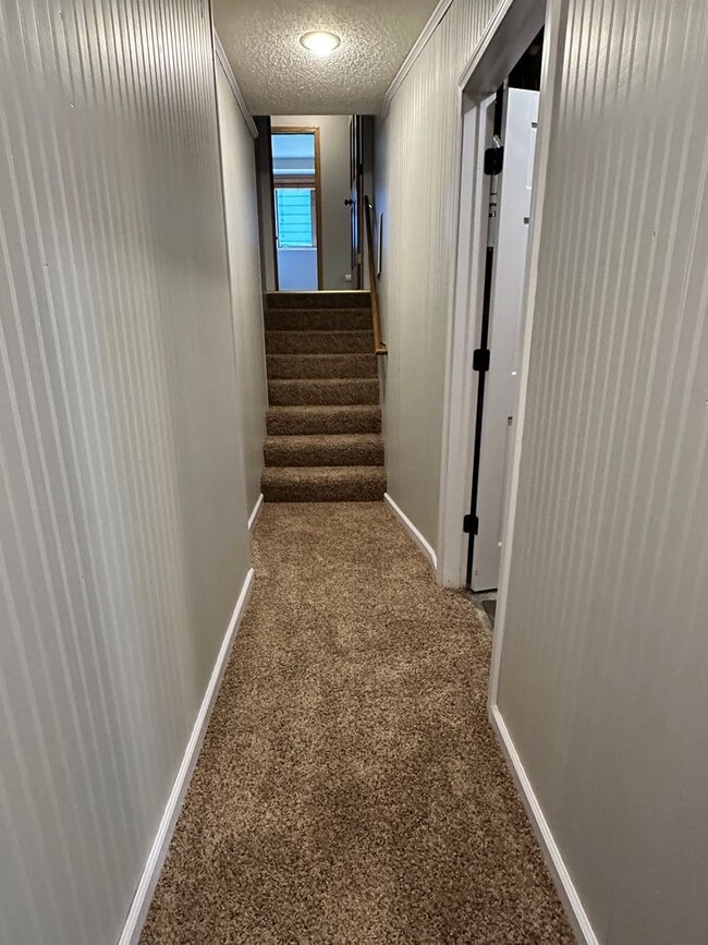 Building Photo - Maple Grove Single Family Home, Office, Fa...