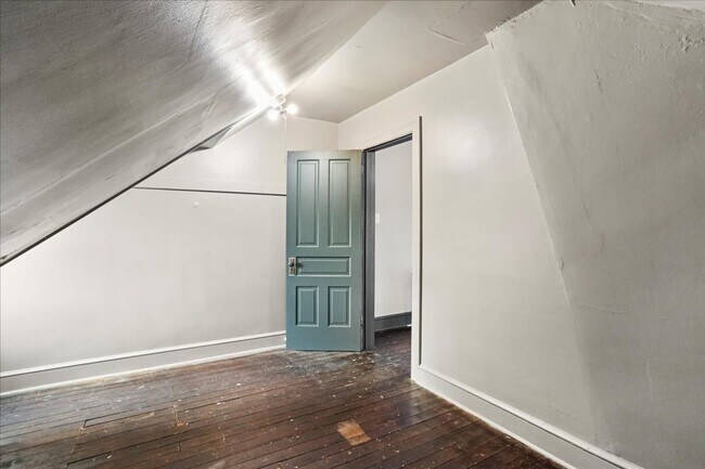 Building Photo - 1052 Edgar Ave