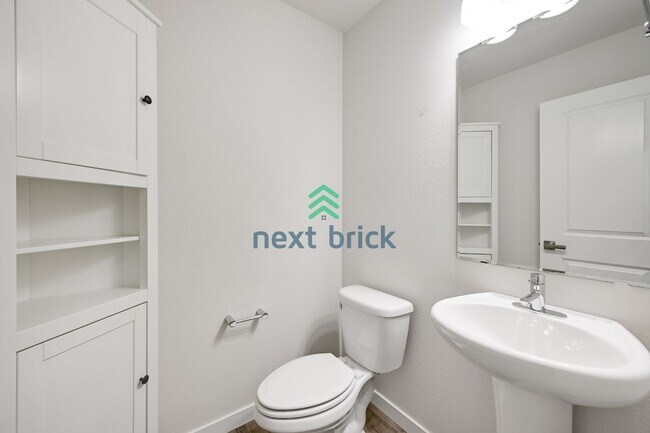 Building Photo - 2 BED & 2.5 BATH TOWNHOUSE FOR RENT