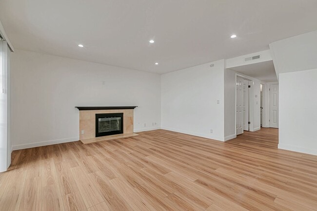 Building Photo - Cupertino Schools - Beautifully Updated Co...