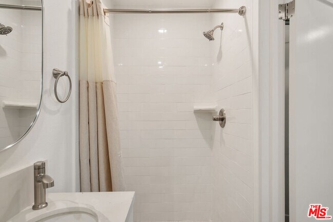 Building Photo - 1341 Mariposa Ave