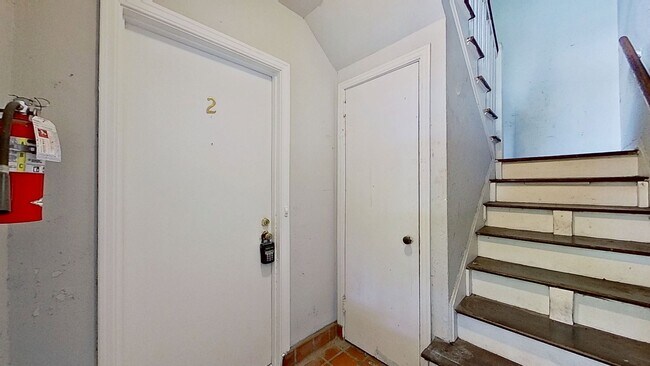 Building Photo - Cute and Charming Apartment in St. Nicholas