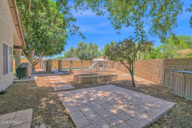 Building Photo - 360 S Pineview Dr