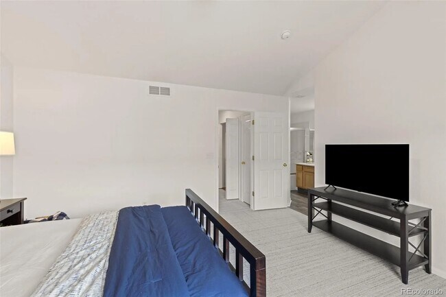 Building Photo - 9604 Brentwood Way