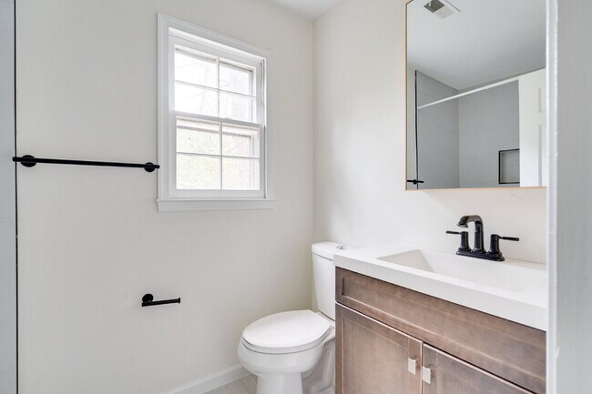 Building Photo - Chapel Hill Retreat: Spacious 4-Bedroom with Fenced-in Backyard