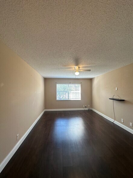 Building Photo - 5961 N Falls Circle Dr