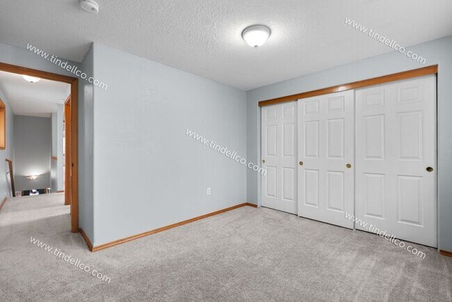 Building Photo - Charming 3-Bedroom Home with Attached Garage & Fenced Yard in North Portland