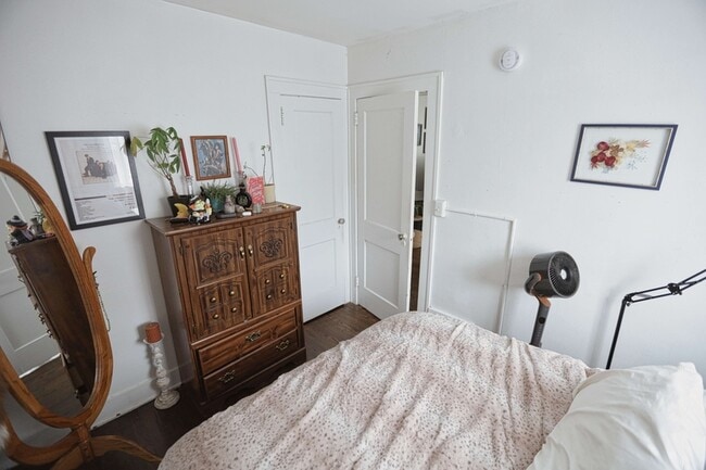 Building Photo - 826 Pennoyer Ave