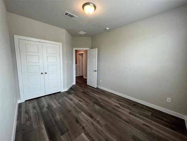 Building Photo - 313 N Centro Cir