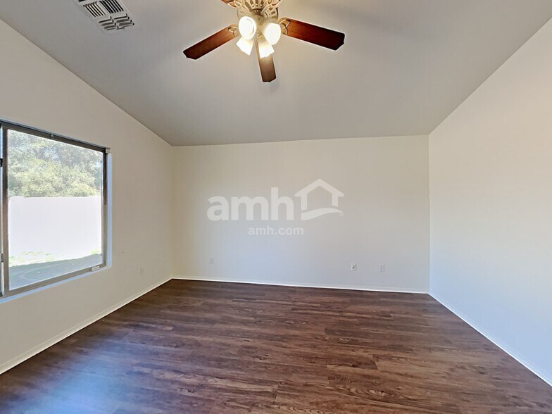 Building Photo - 4324 W Darrow St