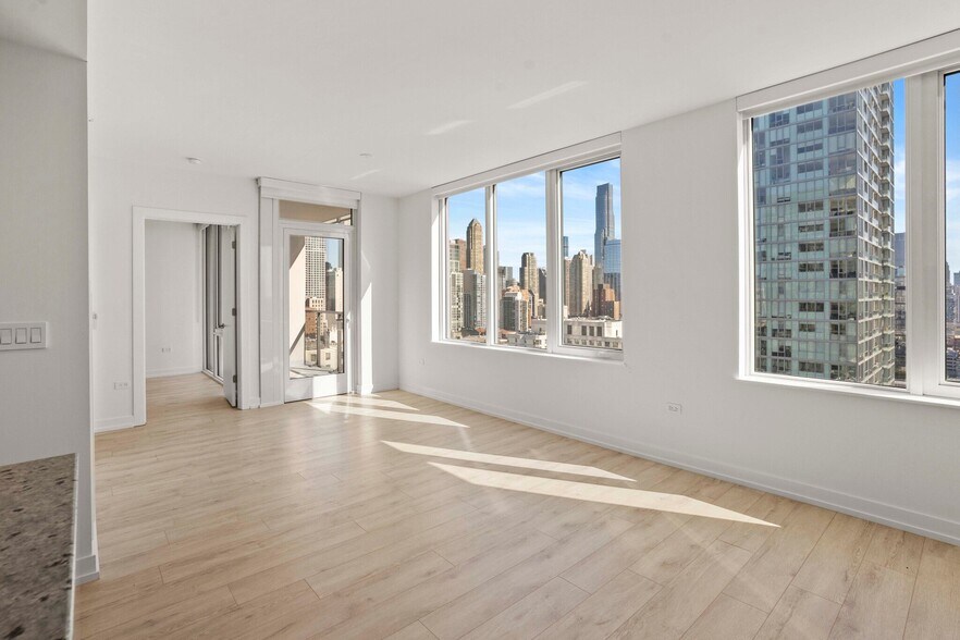 Building Photo - 1137 N Wells St